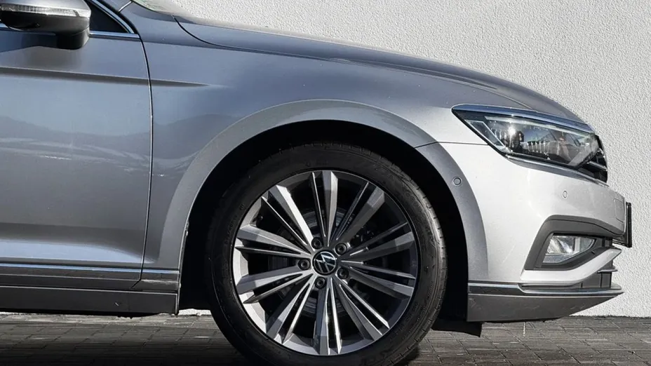 VOLKSWAGEN Passat -