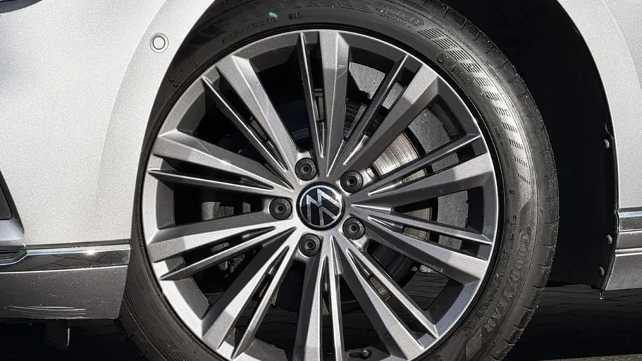 VOLKSWAGEN Passat -