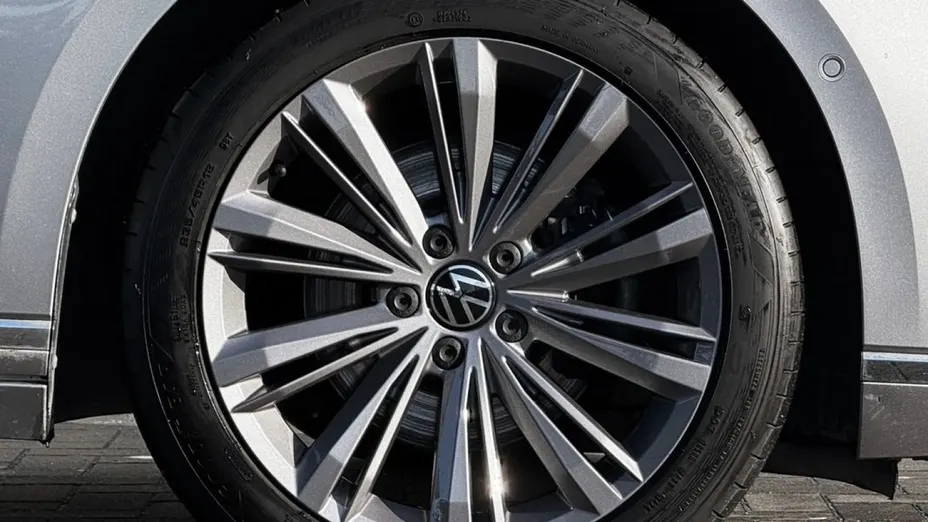 VOLKSWAGEN Passat -