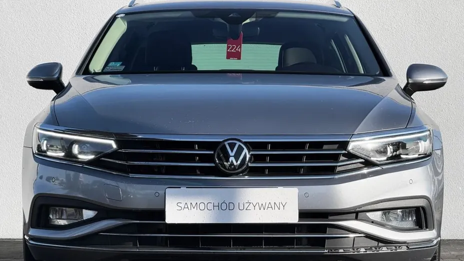 VOLKSWAGEN Passat -