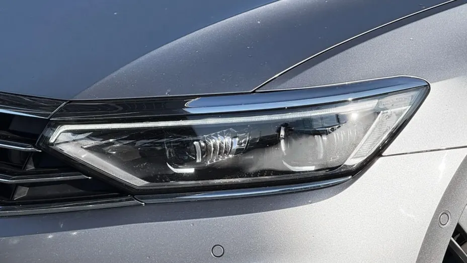 VOLKSWAGEN Passat -