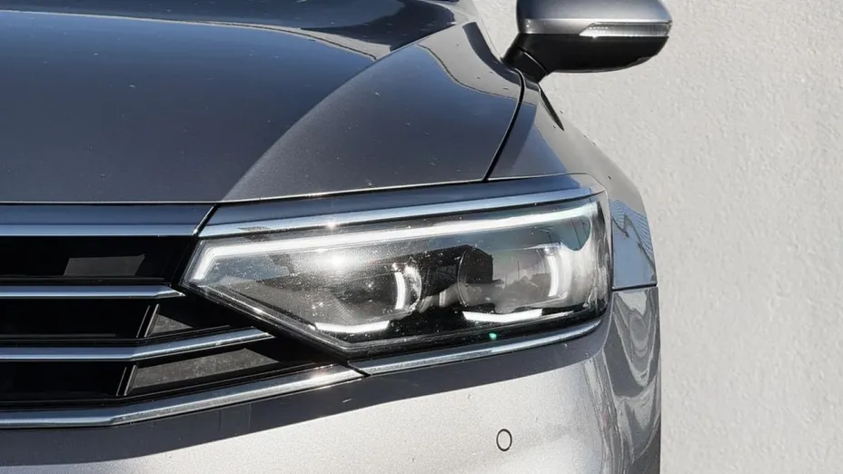 VOLKSWAGEN Passat -