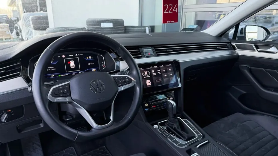 VOLKSWAGEN Passat -