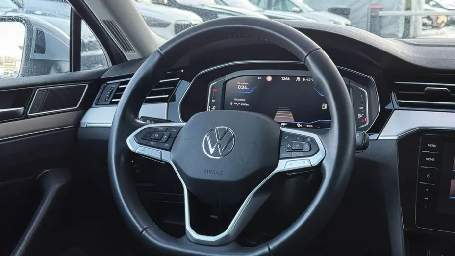 VOLKSWAGEN Passat -