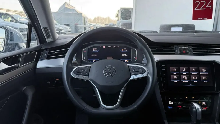 VOLKSWAGEN Passat -