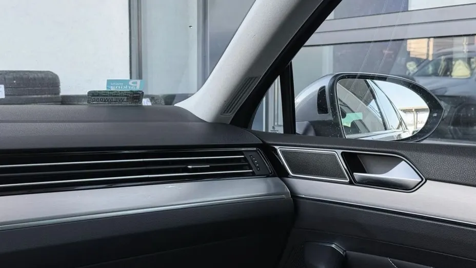 VOLKSWAGEN Passat -