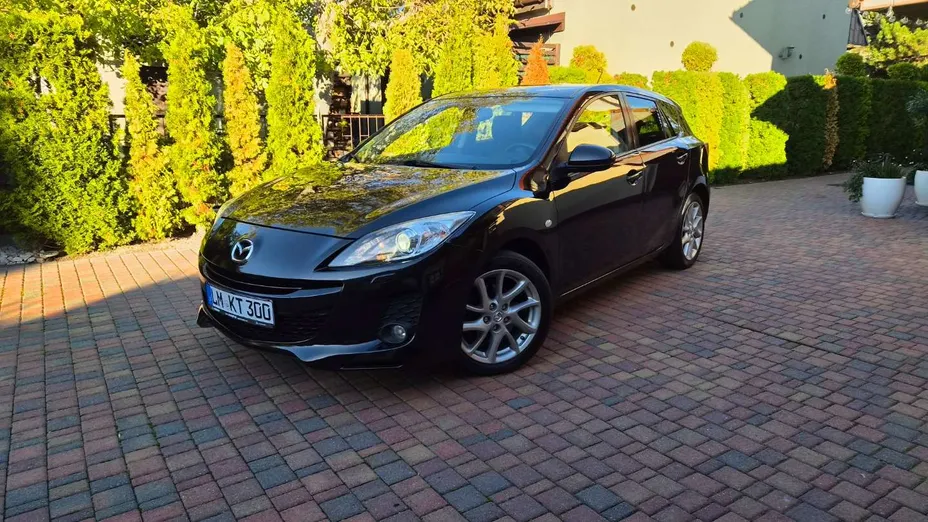MAZDA 3 -