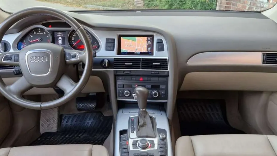 AUDI A6 -