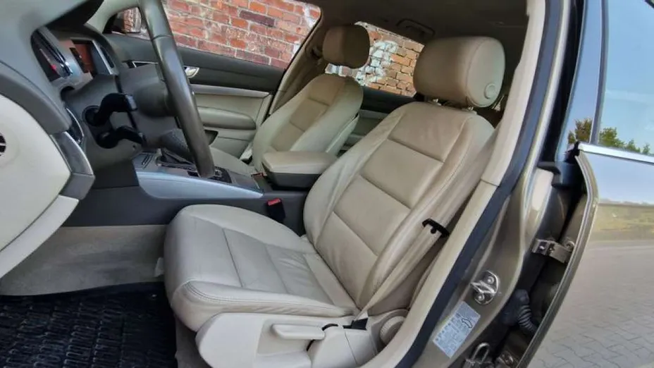 AUDI A6 -