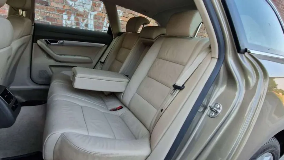 AUDI A6 -