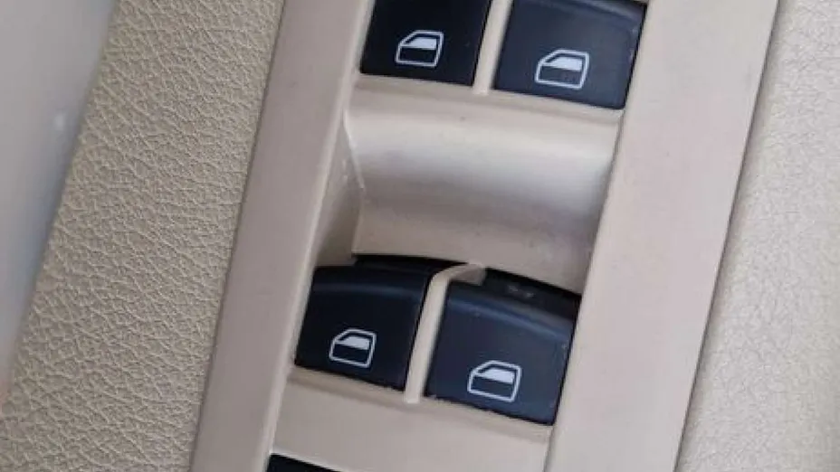 AUDI A6 -