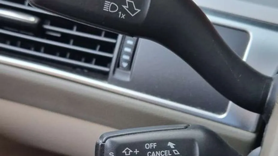 AUDI A6 -