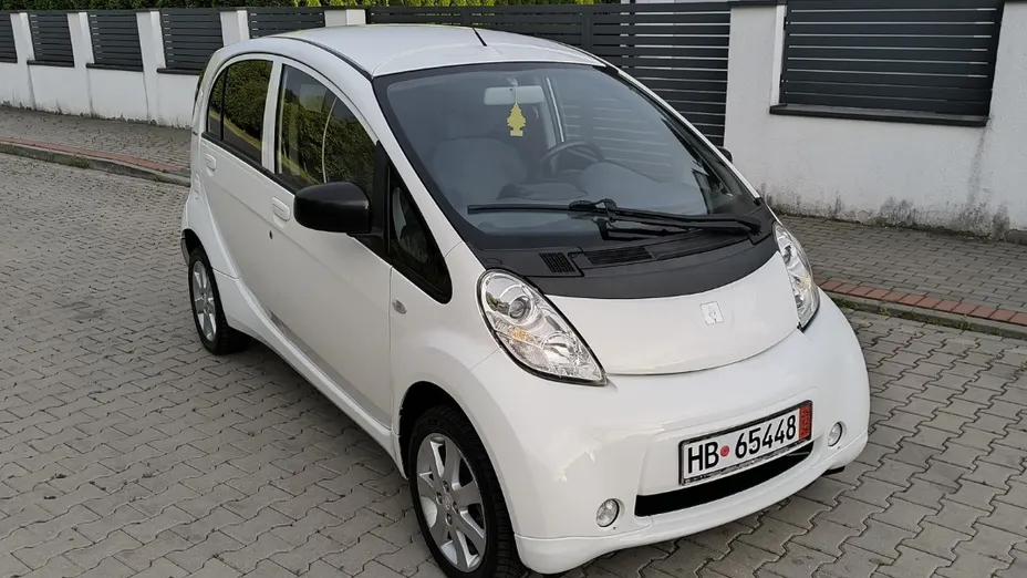 PEUGEOT iOn -