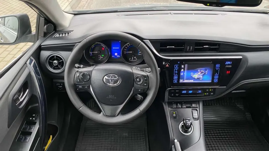 TOYOTA Auris -