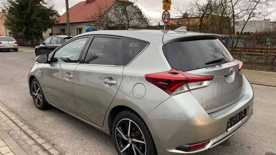 TOYOTA Auris -