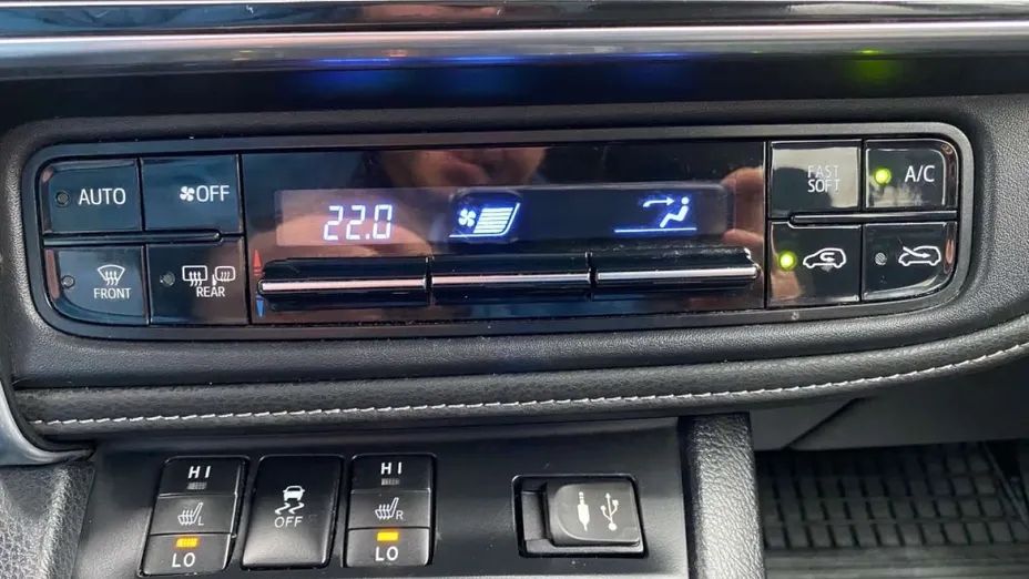 TOYOTA Auris -