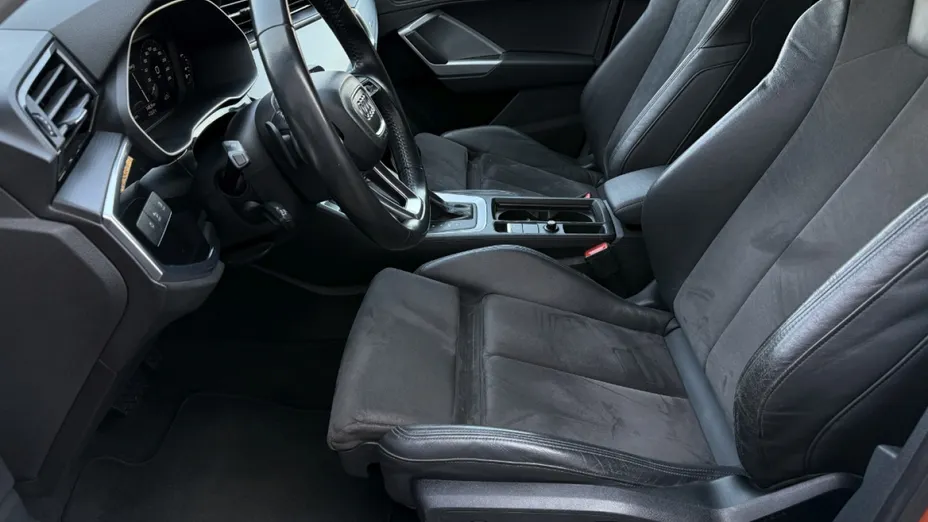 AUDI Q3 -