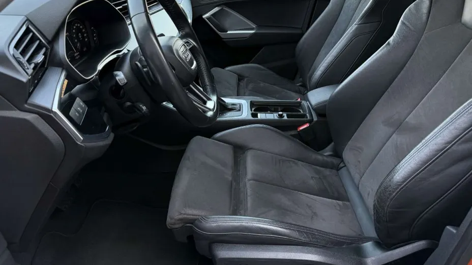 AUDI Q3 -