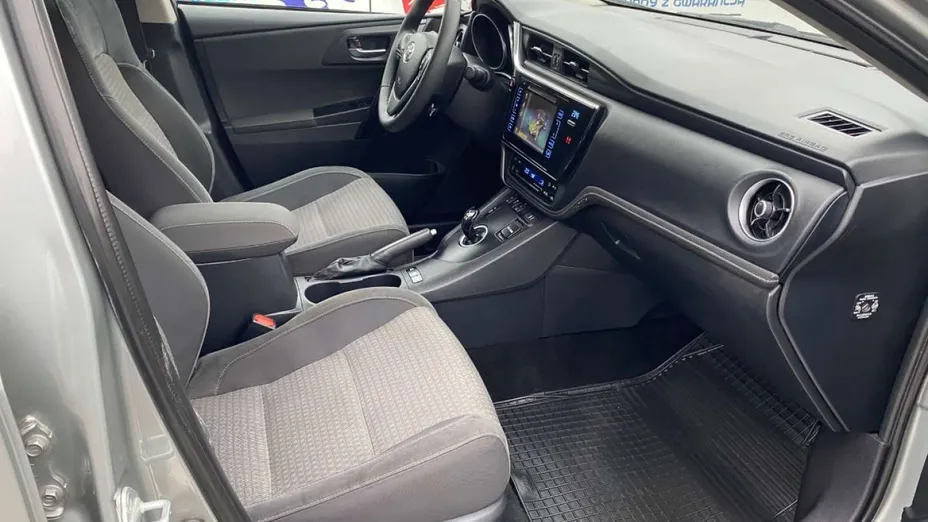 TOYOTA Auris -