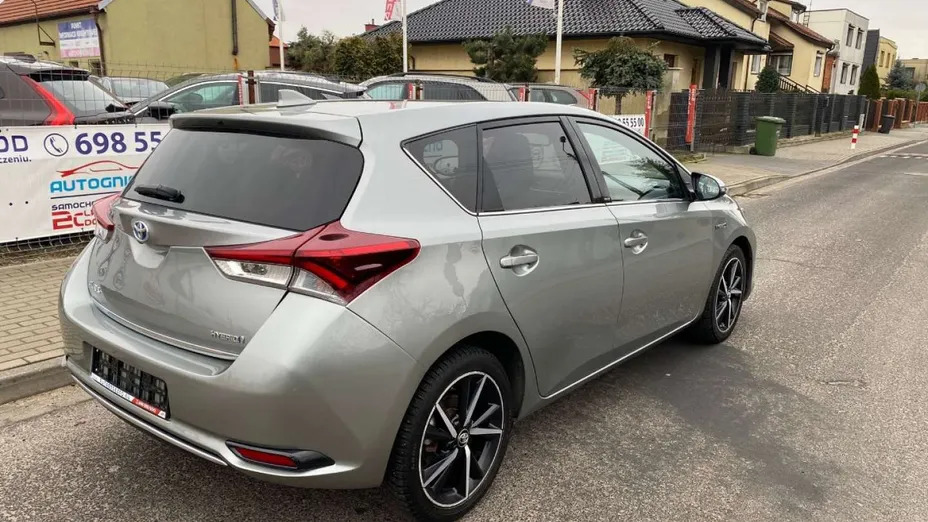 TOYOTA Auris -