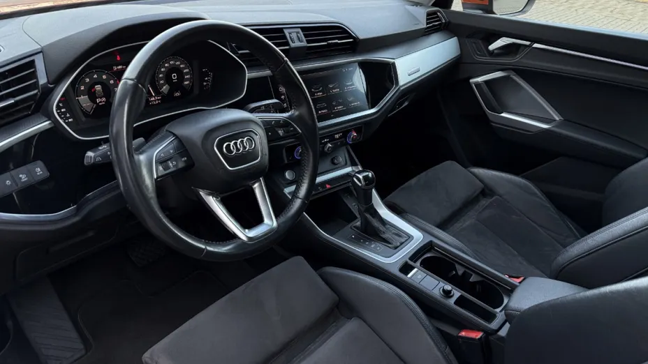 AUDI Q3 -