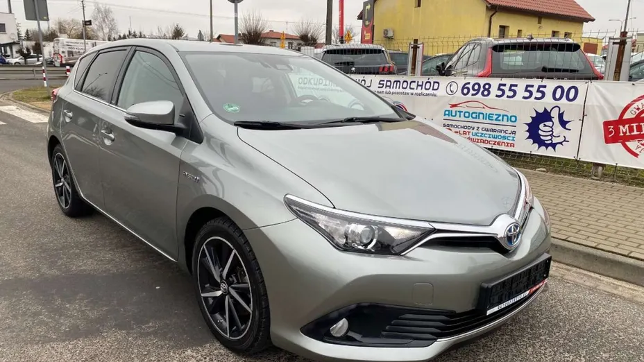 TOYOTA Auris -