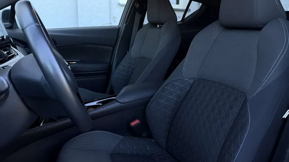 TOYOTA C-HR -