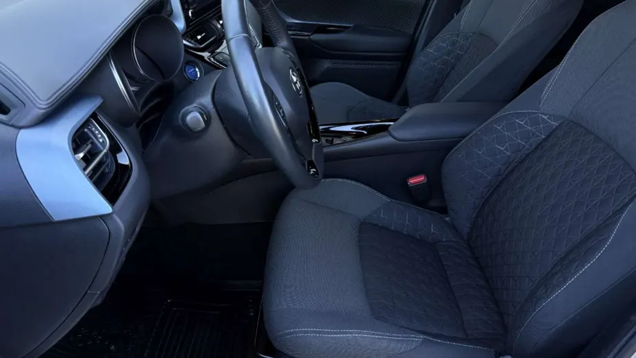 TOYOTA C-HR -