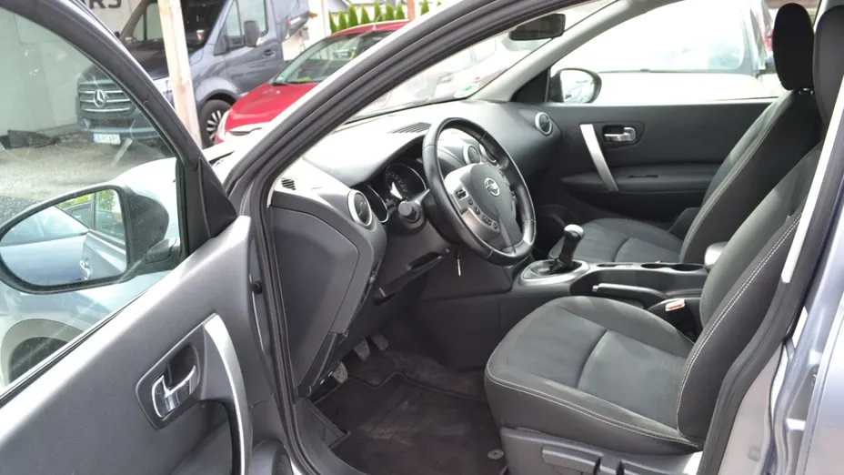 NISSAN Qashqai -
