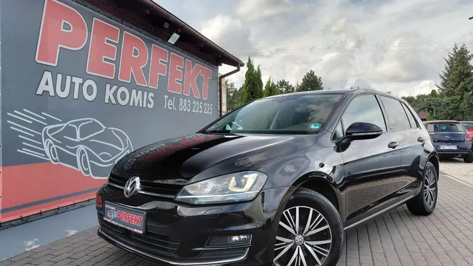 VOLKSWAGEN Golf -