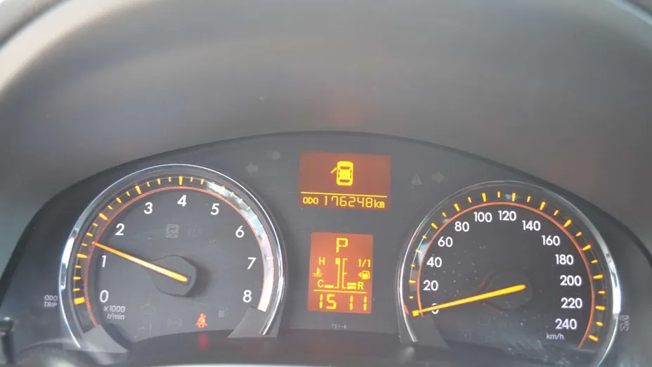 TOYOTA Avensis -