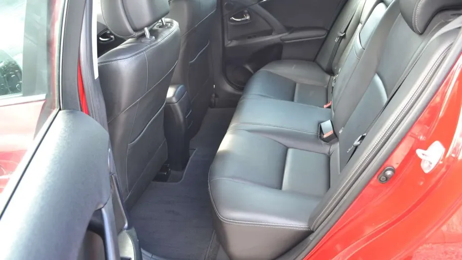 TOYOTA Avensis -