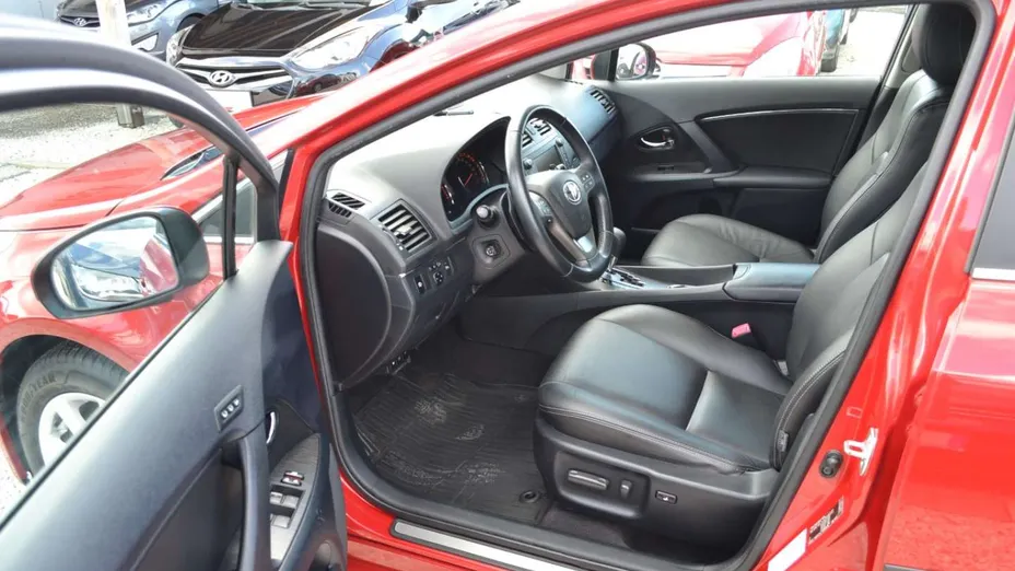 TOYOTA Avensis -