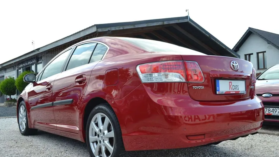 TOYOTA Avensis -