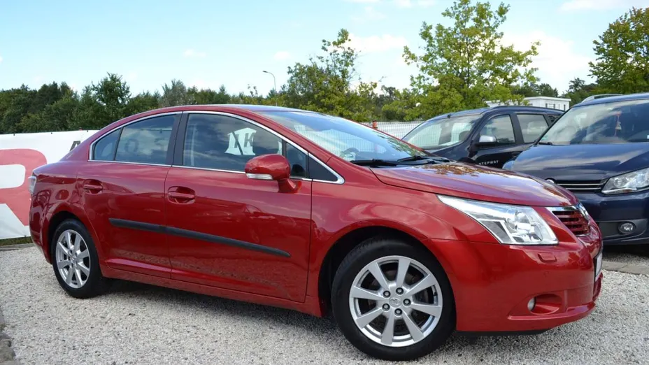TOYOTA Avensis -