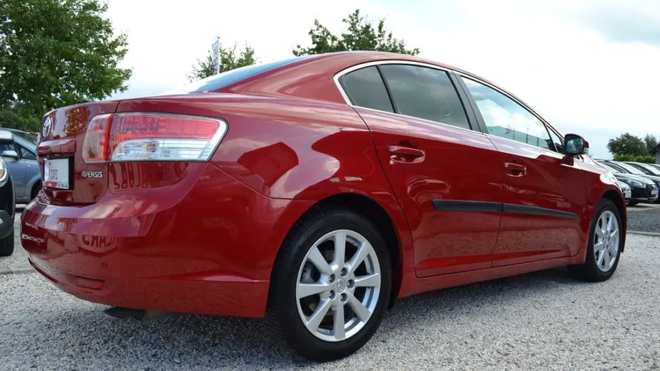 TOYOTA Avensis -
