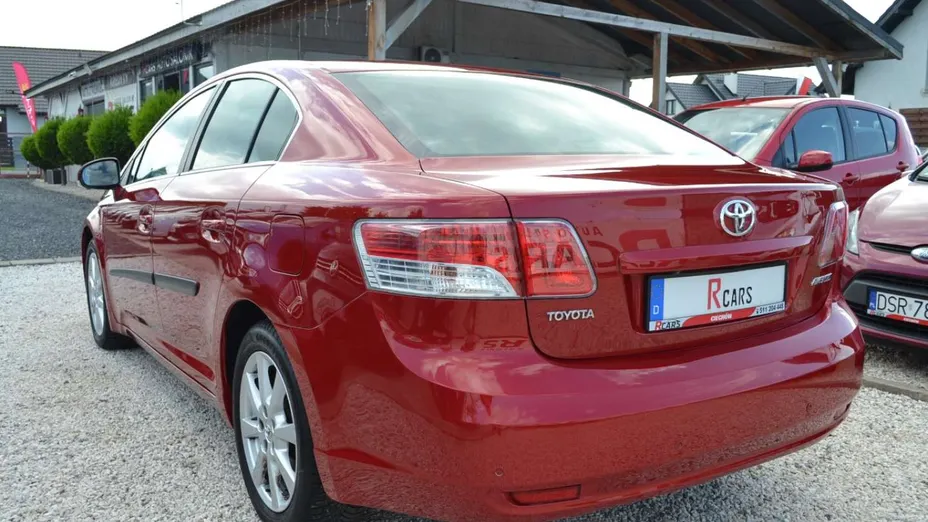 TOYOTA Avensis -