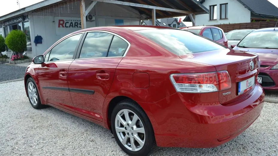 TOYOTA Avensis -
