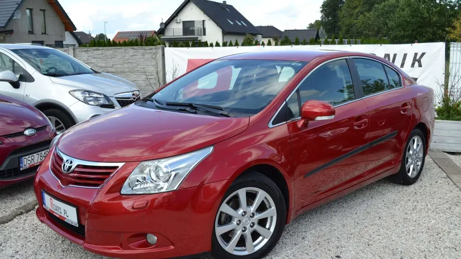 TOYOTA Avensis -