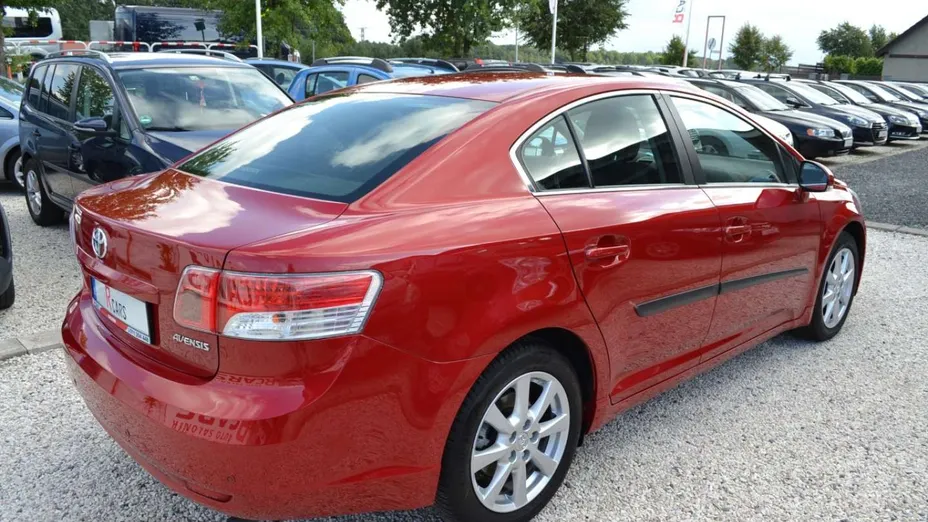 TOYOTA Avensis -