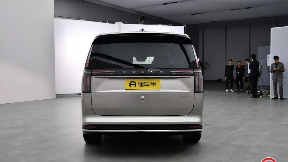 VOLVO EM90 -