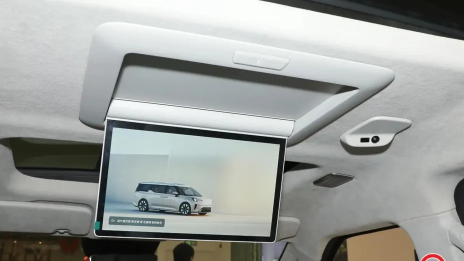 VOLVO EM90 -