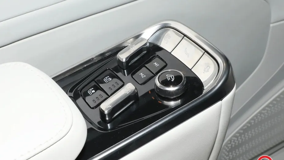 VOLVO EM90 -