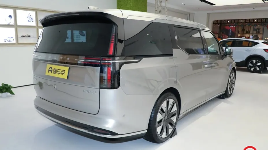 VOLVO EM90 -