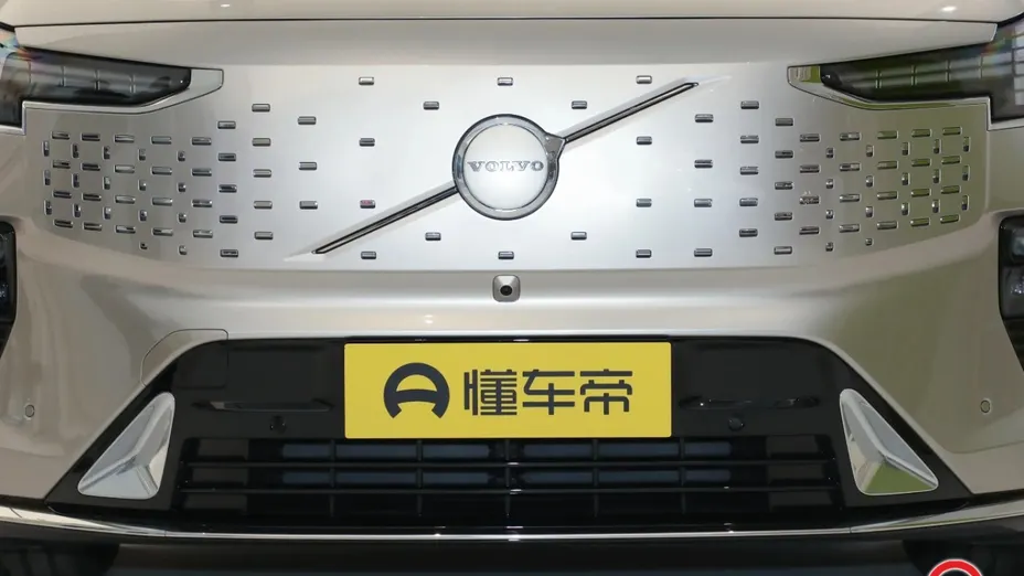 VOLVO EM90 -