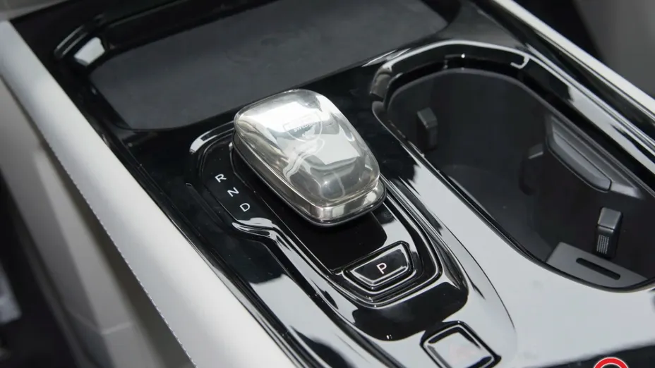 VOLVO EM90 -