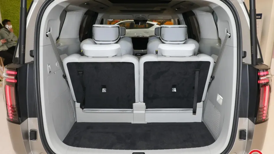 VOLVO EM90 -