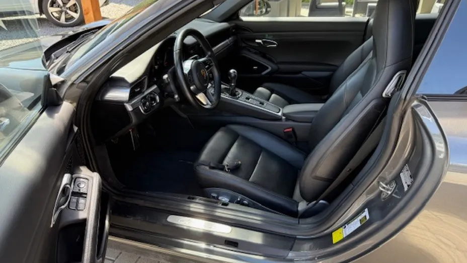PORSCHE 911 -