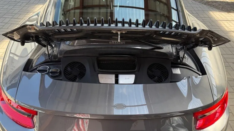 PORSCHE 911 -