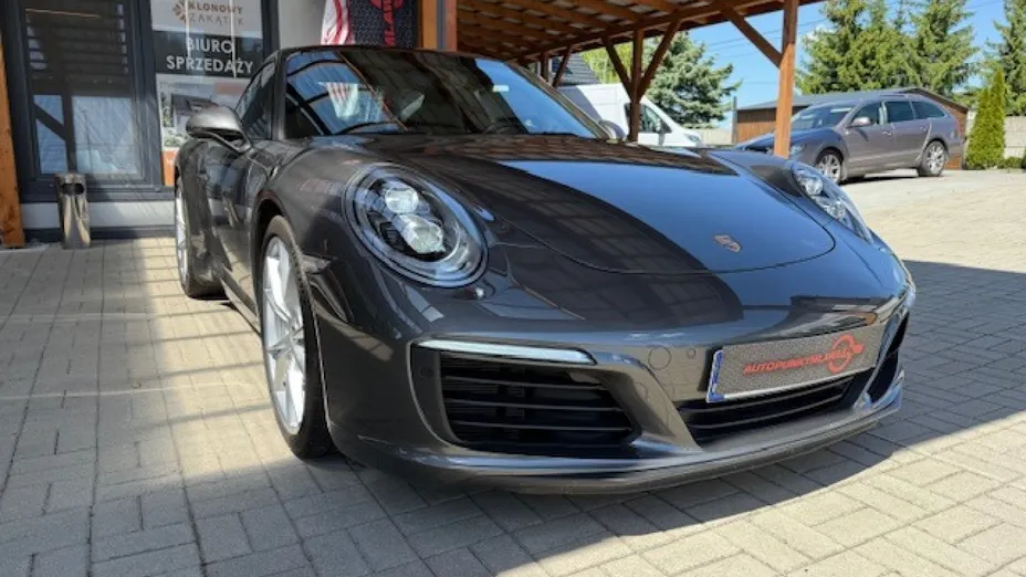 PORSCHE 911 -
